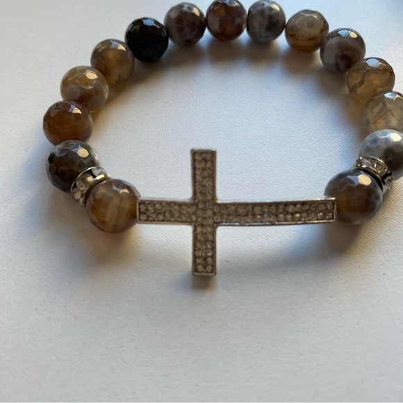 Faceted orca Agate 8mm CZ Cross Charm Bracelet - Picture 3 of 5